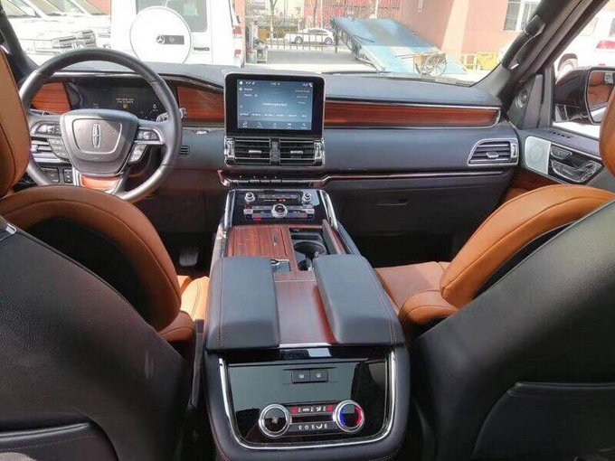 18款林肯领航员现车 空前钜惠年度促销季-图2