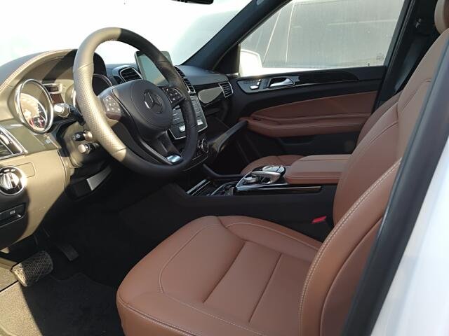 新款奔驰GLS450升级提高 操控安全稳定性-图4