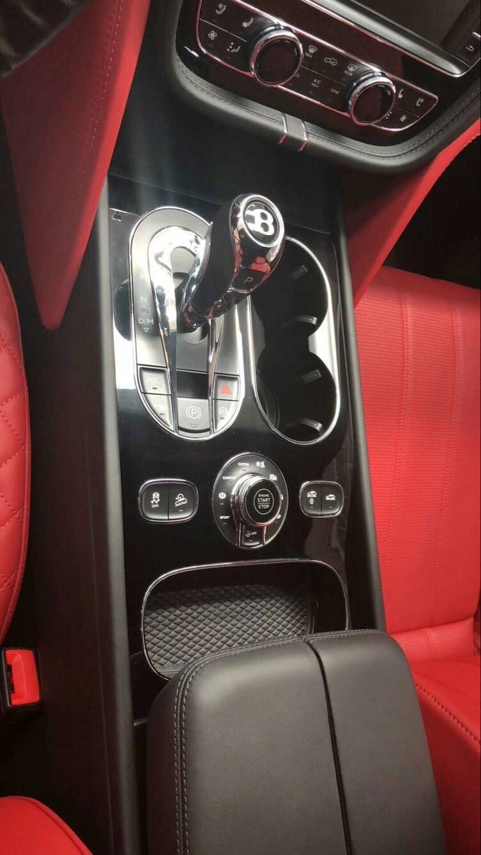 18款宾利添越6.0T 黑色高配仅此一台特价-图5