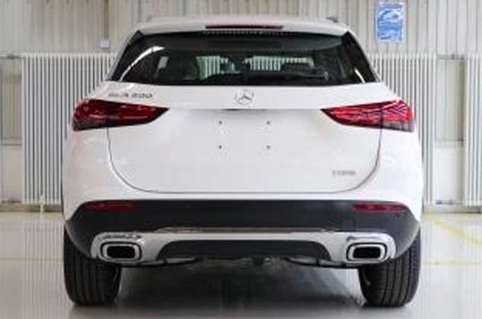 奔驰全新GLA十一天后发布 最快8月上市27万起售-图2