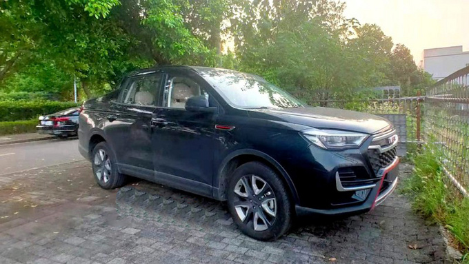 重汽VX7皮卡街拍实车曝光或将于10月正式上-图2
