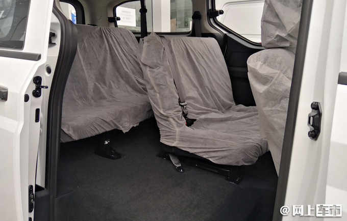 五菱全新MPV内饰曝光搭1.5T+6速手动 8月上市-图2