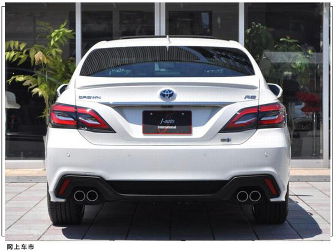 丰田皇冠RS运动版实拍搭3.5L V6/还带四出排气-图3