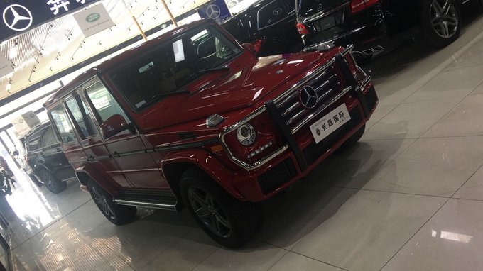 奔驰G550红金属漆 4.0T特色越野无敌降价-图3