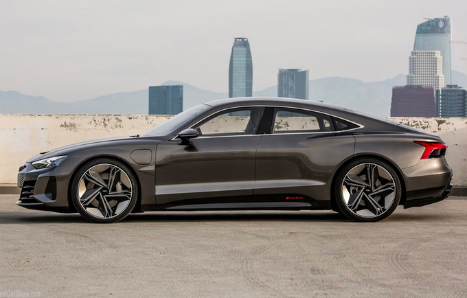 奥迪纯电动轿跑曝光 与保时捷同平台 明年国内上市-图2