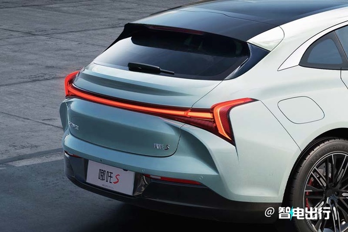 哪吒S獵裝版實拍酷似極氪001 銷售即將上市-圖3