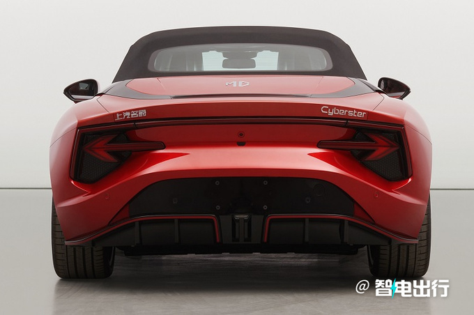 名爵首款纯电跑车实拍曝光配软顶敞篷 搭双电机-图2