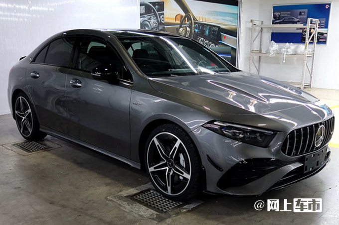 奔驰国产新AMG A35 L曝光换直瀑式格栅 尺寸缩水-图1