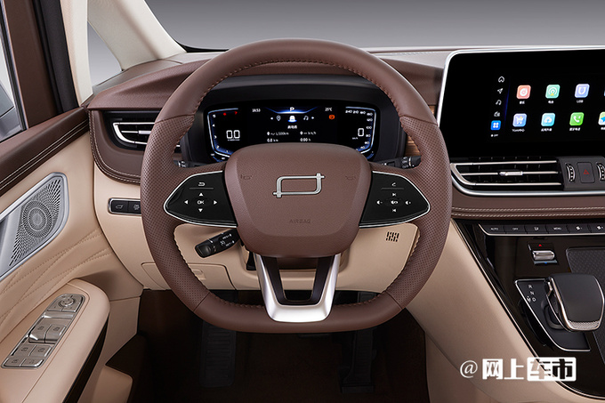 奔腾M9内饰曝光 豪华感看齐红旗MPV 或20万左右-图3