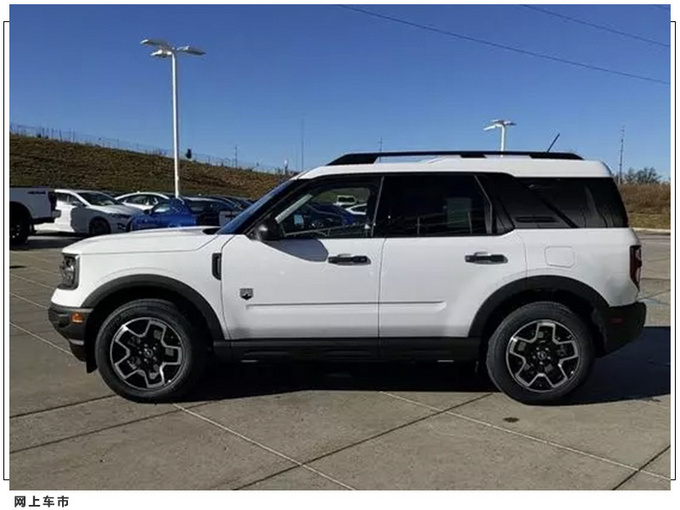 福特新款SUV实车街拍软顶设计/外观酷似牧马人-图3