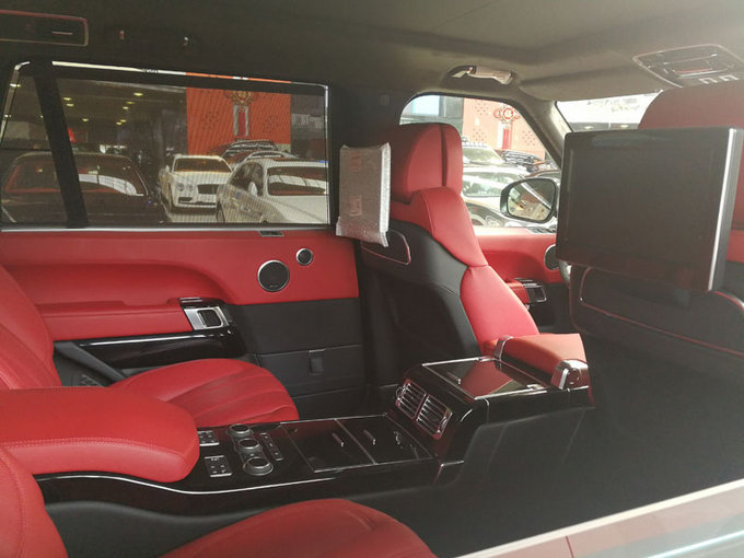 路虎揽胜加长5.0T 行政黑曜激情随时迸发-图5