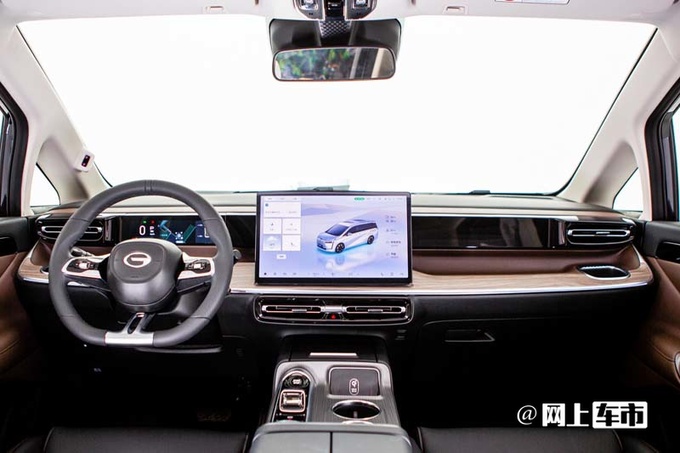 广汽传祺M7最新街拍配E8同款内饰 预计17.98万起-图3