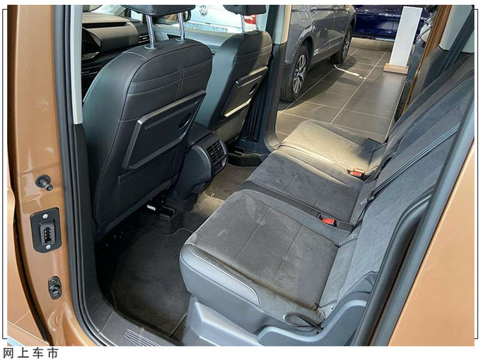 大众全新MPV到店实拍搭2.0T/高尔夫同款内饰-图4