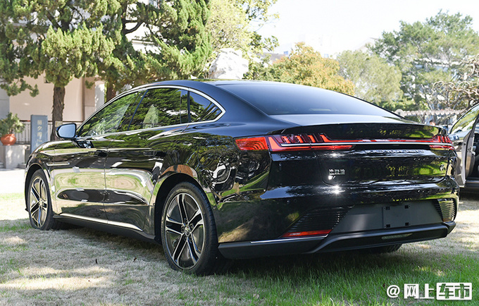 比亚迪高端车型曝光预计售50-80万元 四季度发布-图3