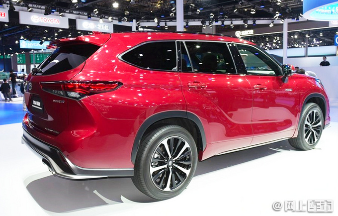 丰田皇冠陆放配置曝光 供后排座椅加热 或25万起售-图3