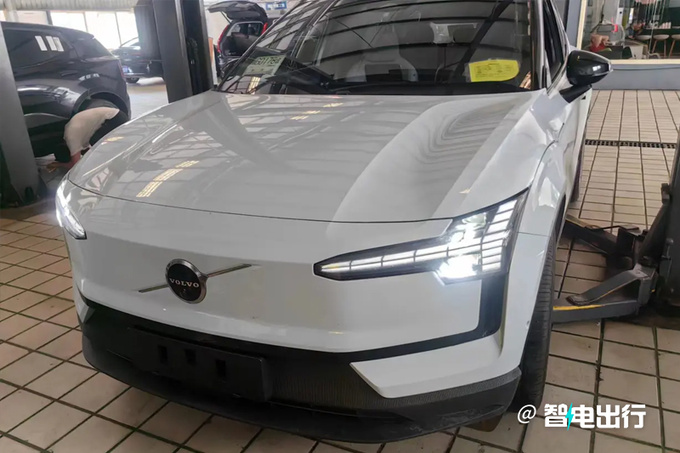 沃尔沃EX30最新街拍零百加速3.6s-动力超极氪X-图2