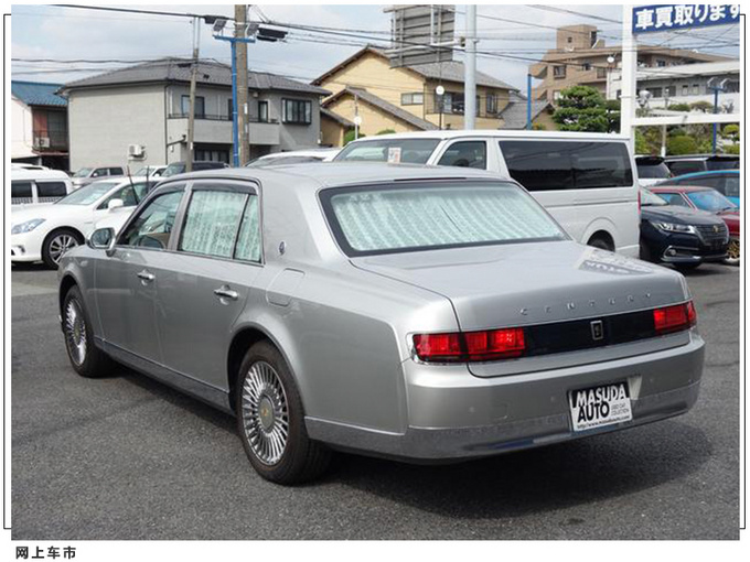 丰田旗舰轿车实拍搭5.0L混动/气场不输宾利飞驰-图5