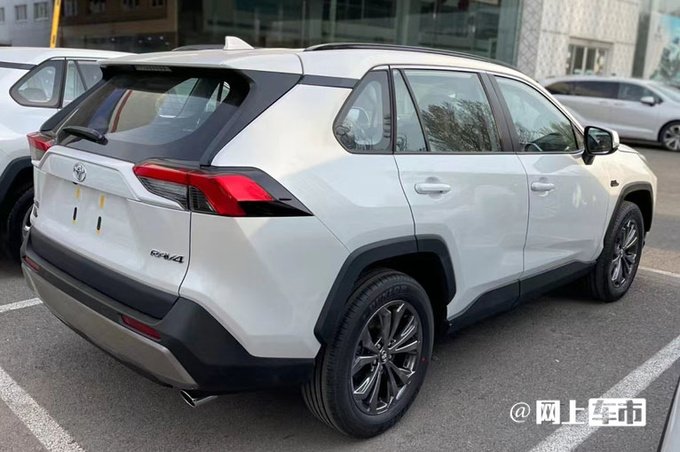 丰田新RAV4配置曝光4S店预计售17.68-26.38万元-图1