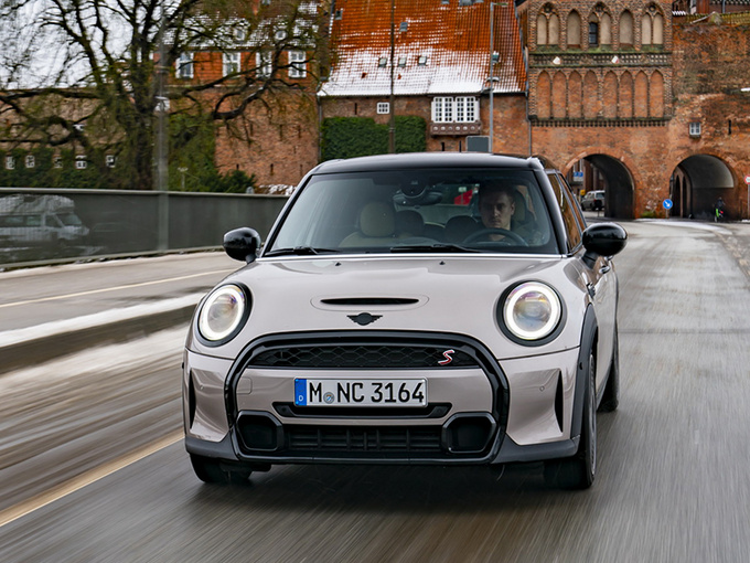 mini汽车2020新款,mini汽车2020款 mini全新五门版即将开售!空间升级/外观更个性_海外车