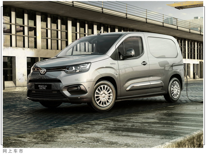 丰田新款MPV曝光四季度开售/内饰七座布局-图3