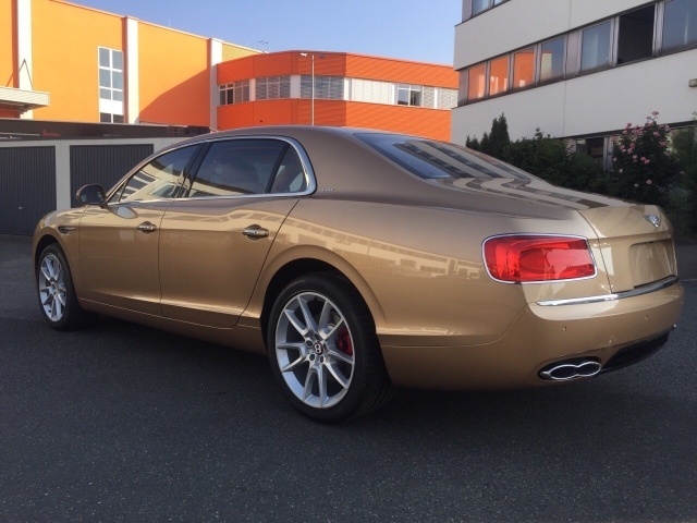 新款宾利飞驰内饰复古点缀 品牌豪车优惠-图3