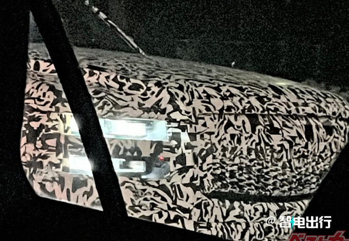 丰田世纪SUV伪装车现身街头最快今年9月首发-图3