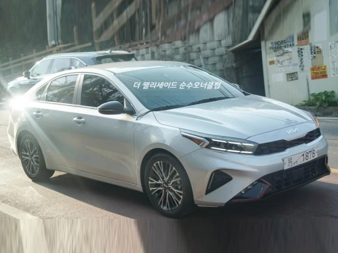 起亚全新小号K5运动版实车配熏黑套件/年内亮相-图1