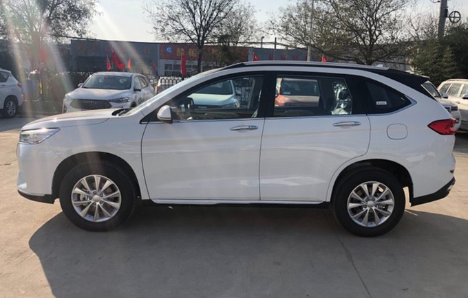 哈弗M6 PLUS两天后上市 尺寸加长/预计7.49万起售-图2