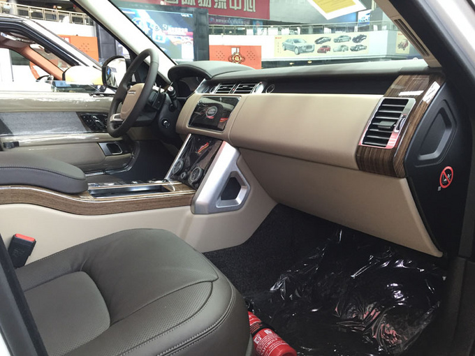 18款中东路虎揽胜3.0T 汽油加长夏日低价-图5