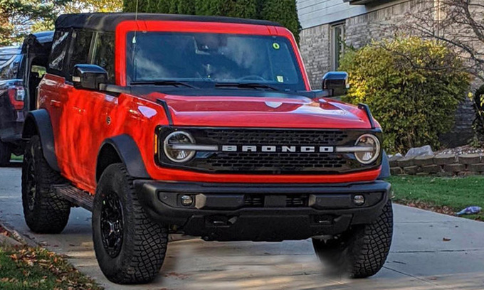福特Bronco实拍曝光 越野轮胎/可拆卸式黑色软顶-图1