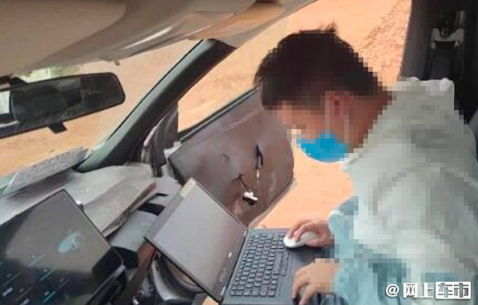 长安全新轿车谍照曝光 配无框车门 预计13万起售-图3