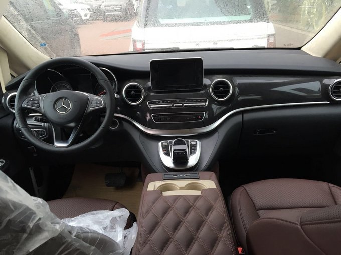 进口商务奔驰V250L豪华版 PK丰田埃尔法-图5