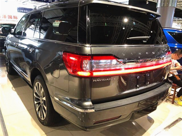 2018款林肯领航员 全时四驱超大空间SUV-图3