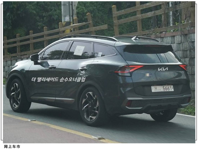 起亚全新狮跑实车街拍搭1.6T/前脸配虎啸式格栅-图2