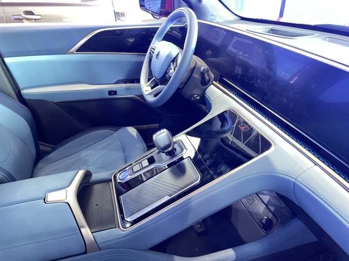 未來派先鋒大皮卡先鋒官F16亮相中國重汽2024年合作伙伴大會(huì)-圖2