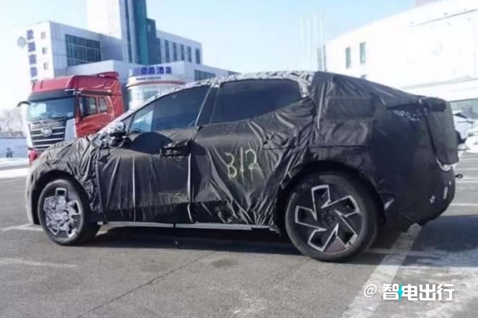 領克3款全新車曝光純電/插混都有 4月發布旗艦轎車-圖5