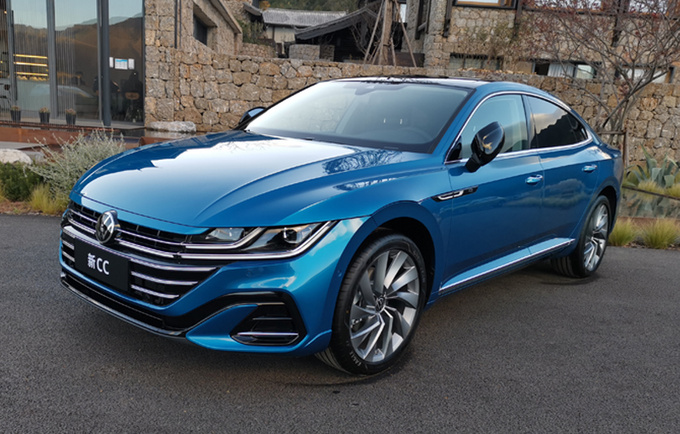 一汽-大众新CC家族正式上市售XX.XX-XX.XX万元-图1