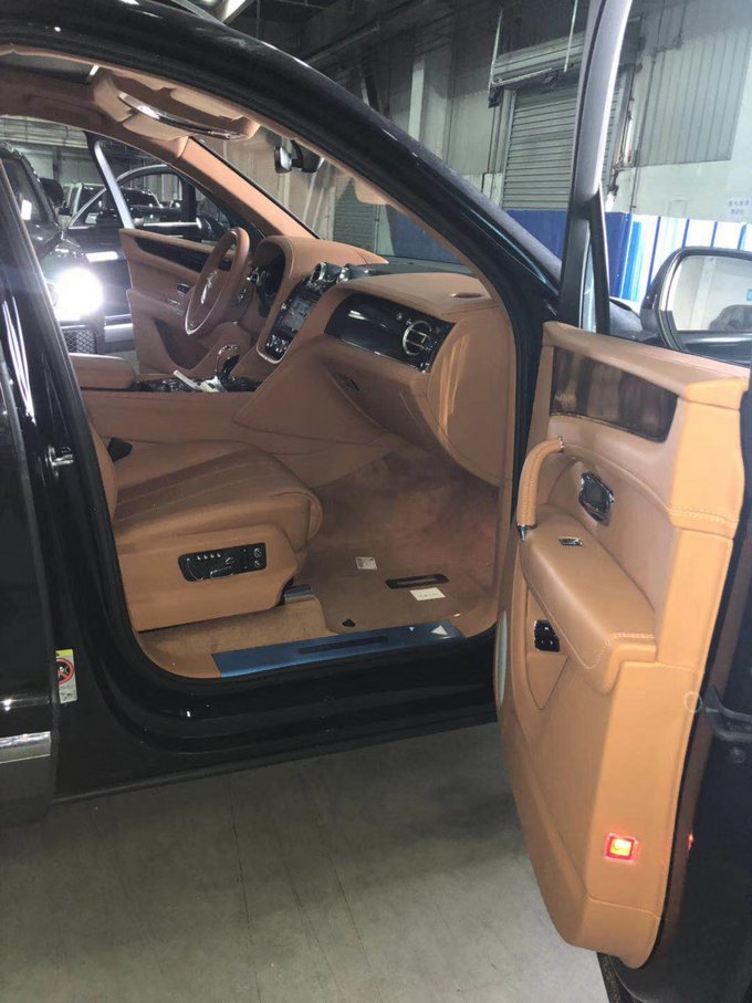 18款宾利添越4.0T柴油V8 惊艳奢华复古感-图5