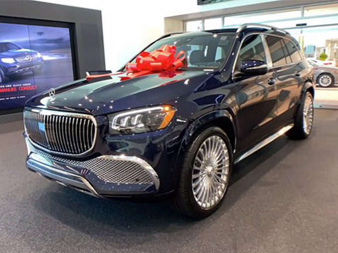 迈巴赫GLS 600进店实拍搭4.0T引擎/后排极致奢华-图1