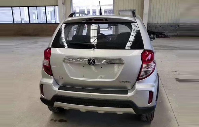 售价2.99万长安轿车换讴歌标 比手机便宜-图2