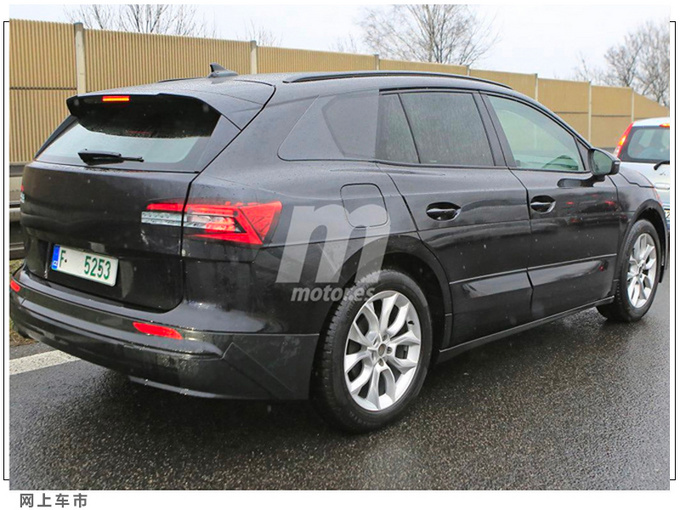 斯柯达首款纯电SUV街拍配超大屏幕/年内亮相-图5