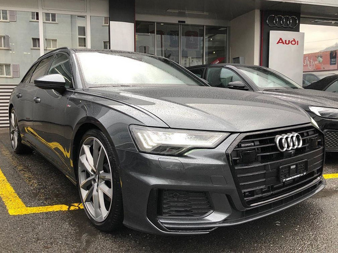 奥迪新款A6到店实拍搭2.0T引擎/内配三块大屏-图1