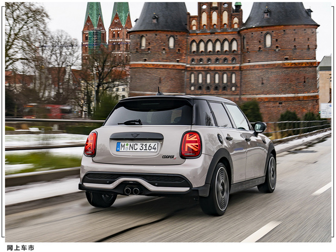 MINI全新五门版即将开售空间升级/外观更个性-图2