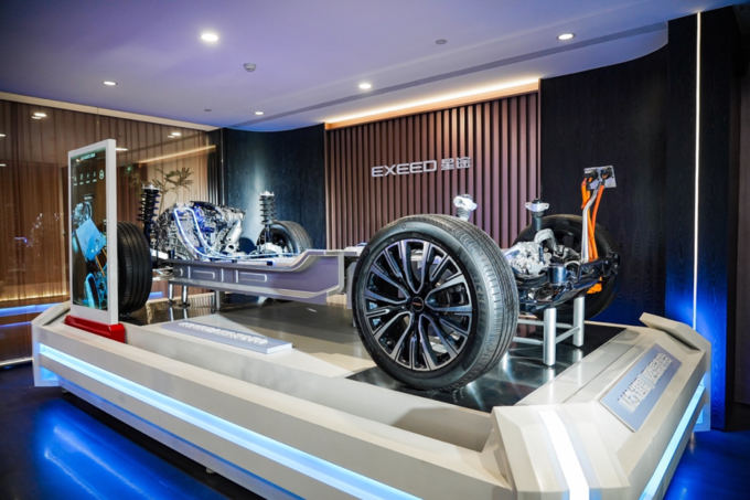 新老國貨之光間的對話聽星途瑤光C-DM與領克08 講故事-圖8