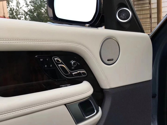 2018款路虎揽胜行政版 品质做工皆属佳品-图7