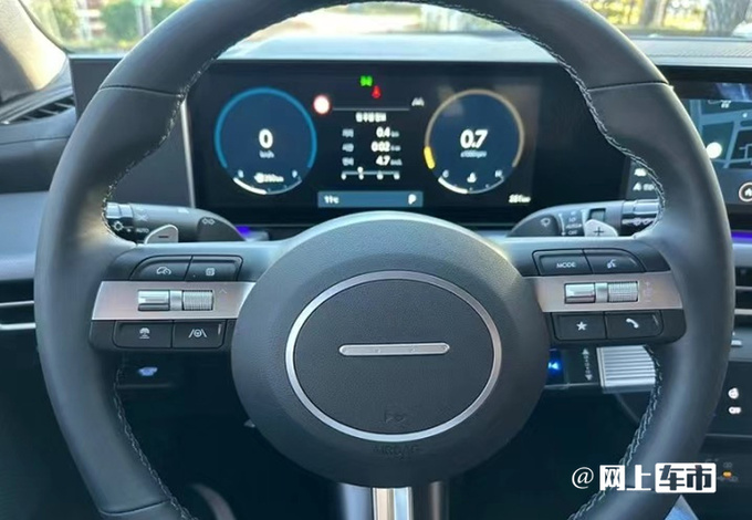 现代全新一代索纳塔实车街拍撞脸理想L8-图4