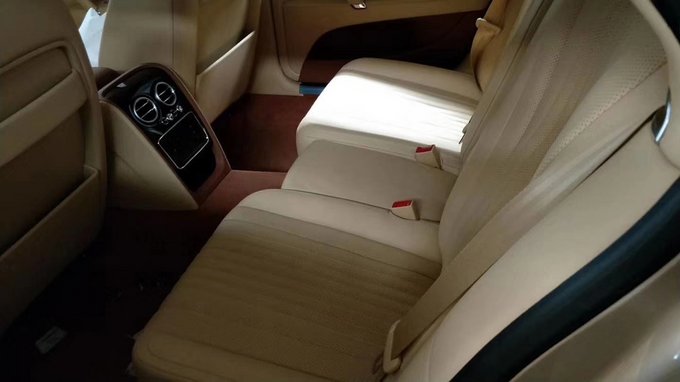 18款宾利飞驰V8奢华不一般 5座配置价格-图6