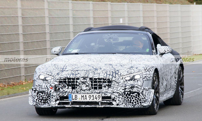 奔驰全新SL路试谍照 或搭4.0T引擎/AMG GT同平台-图1