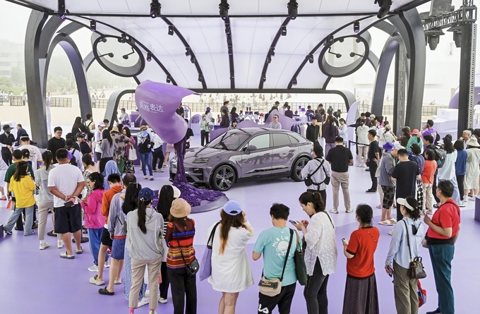 拥抱变化忠于独特—保时捷携手阿那亚戏剧节共探风格新境-图7