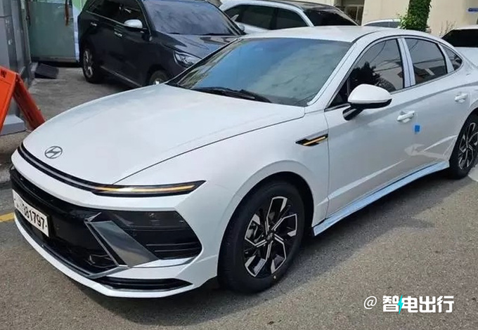 現代十一代索納塔實車街拍官宣明年國產開售-圖1